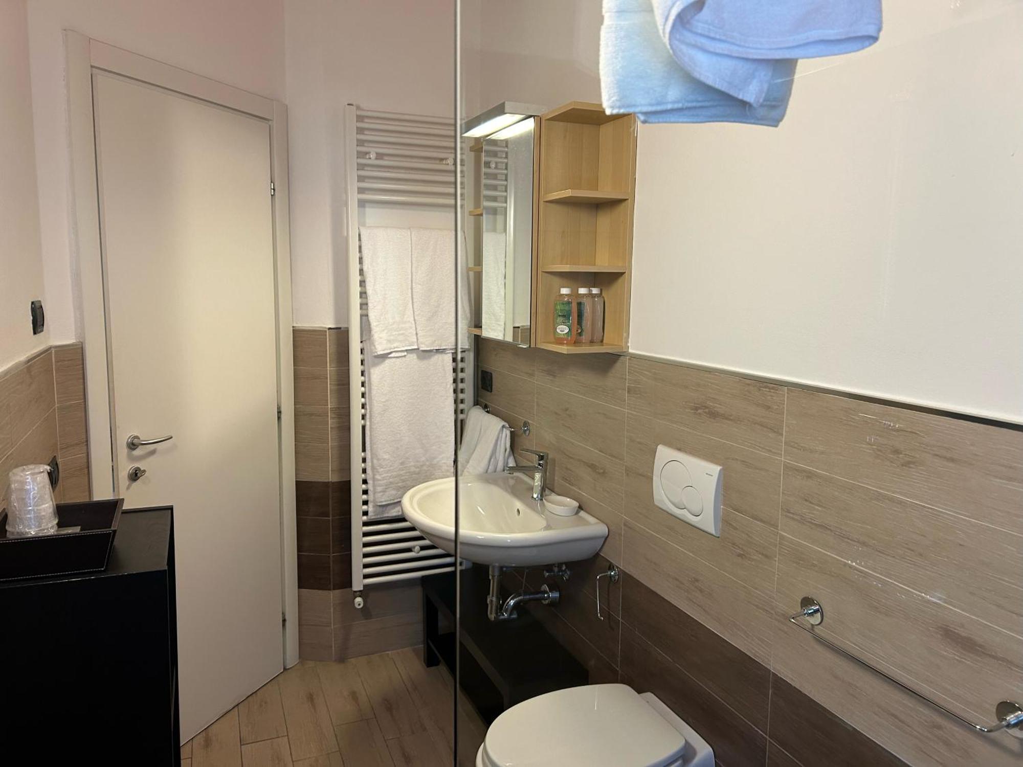 Menaggio Down Town Apartment ภายนอก รูปภาพ